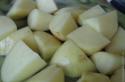 Tereyağı ve otlar ile haşlanmış patates